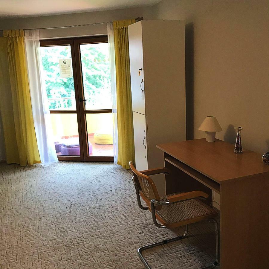 Exit Routine Hostel Timisoara Bilik gambar